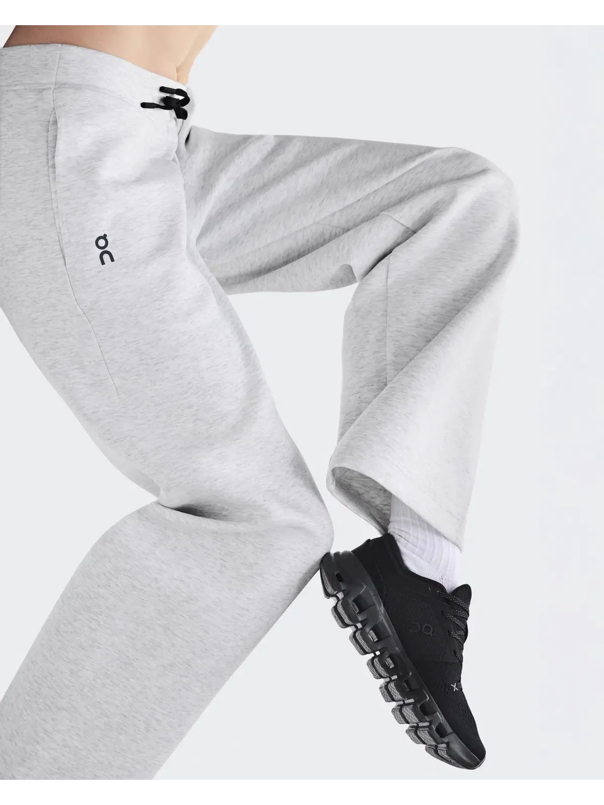 Женские спортивные брюки с карманом на молнии Focus Tech Sweatpants On, Crater — 3
