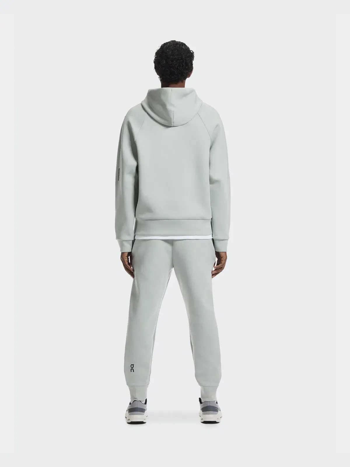 Мужские брюки-джоггеры с технологичным карманом-молнией Focus Tech Sweatpants On — 3
