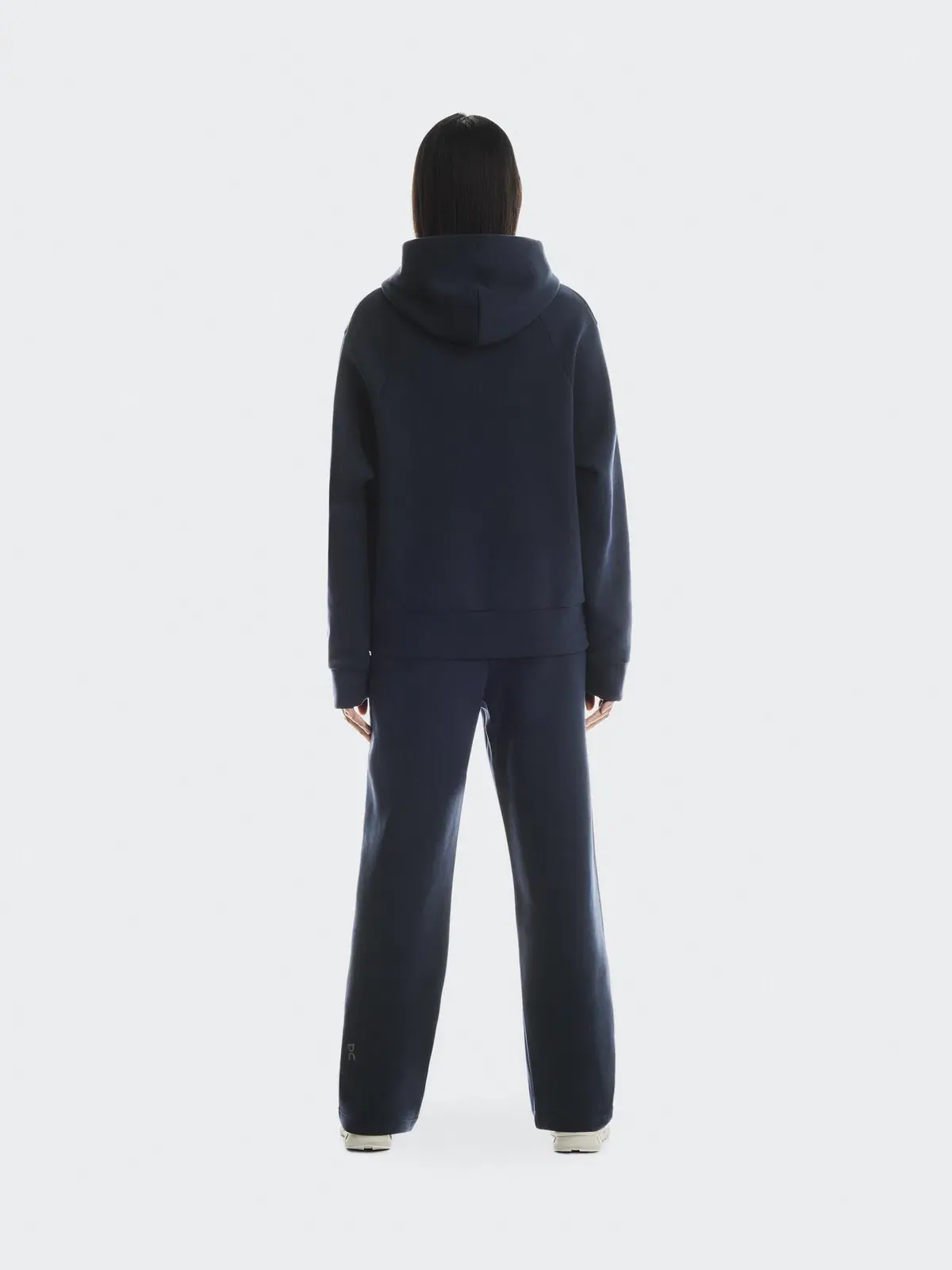 Женские спортивные брюки с боковым карманом на молнии Focus Tech Sweatpants On — 3