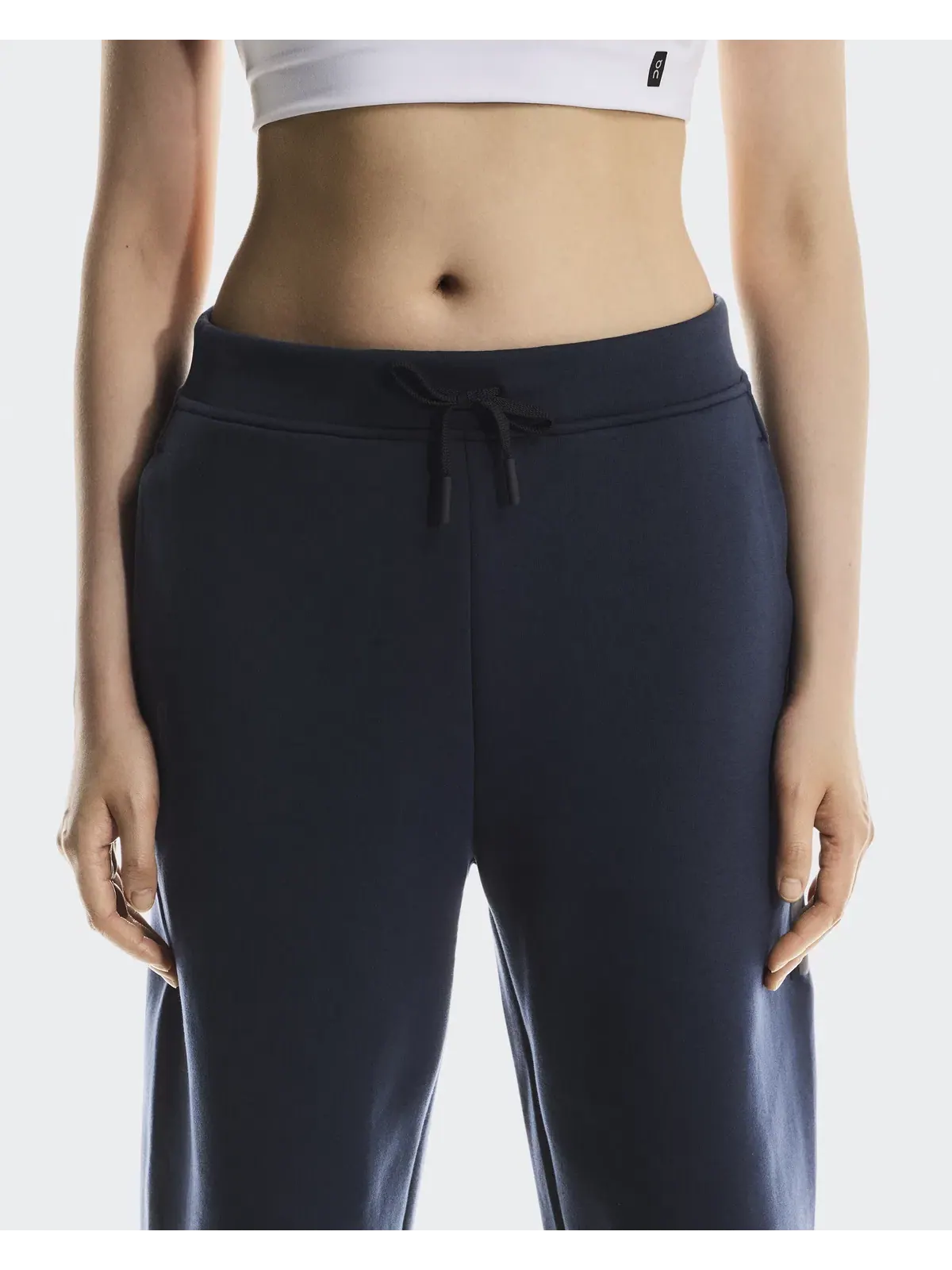 Женские спортивные брюки с боковым карманом на молнии Focus Tech Sweatpants On — 5