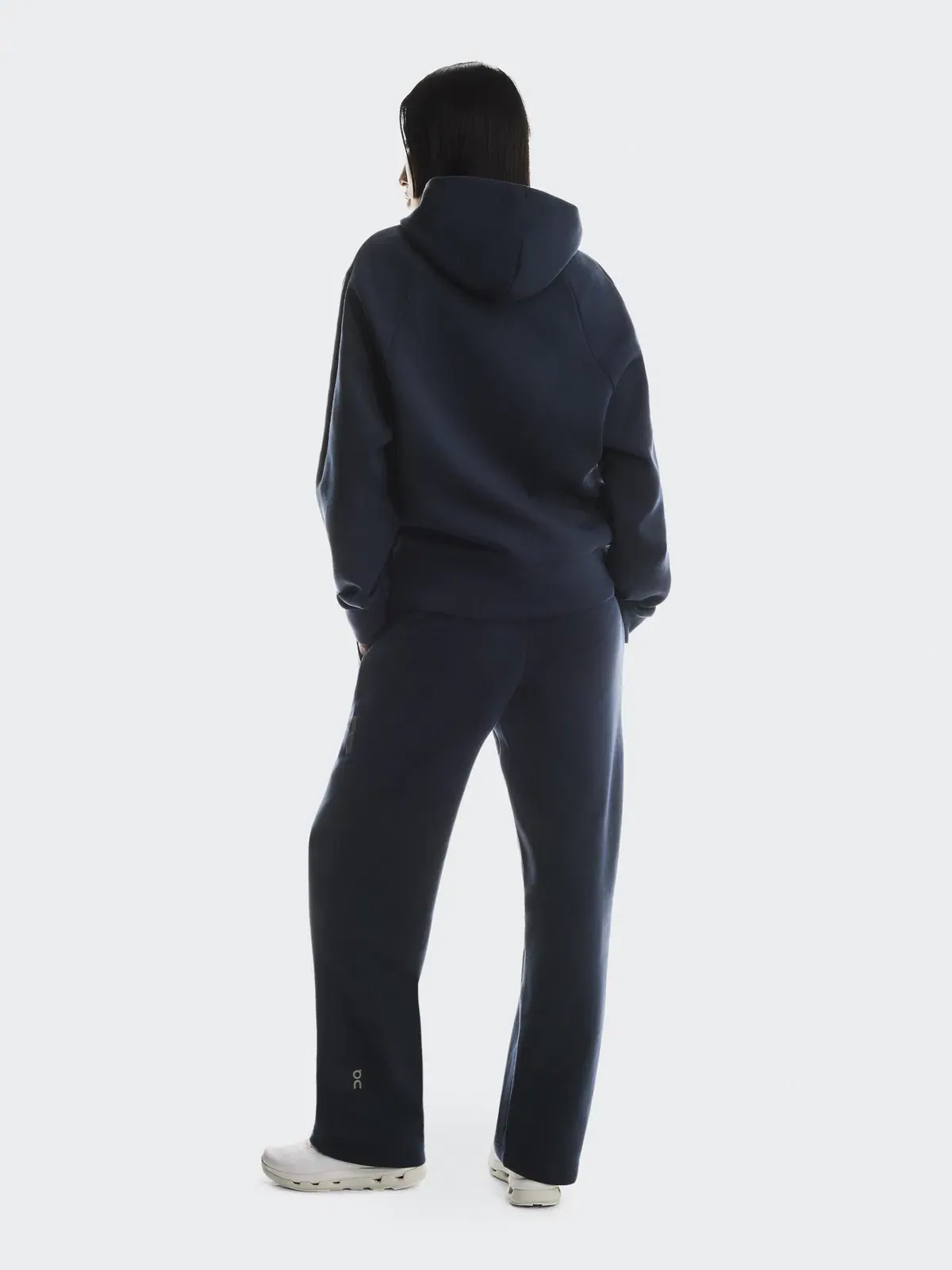 Женские спортивные брюки с боковым карманом на молнии Focus Tech Sweatpants On — 6