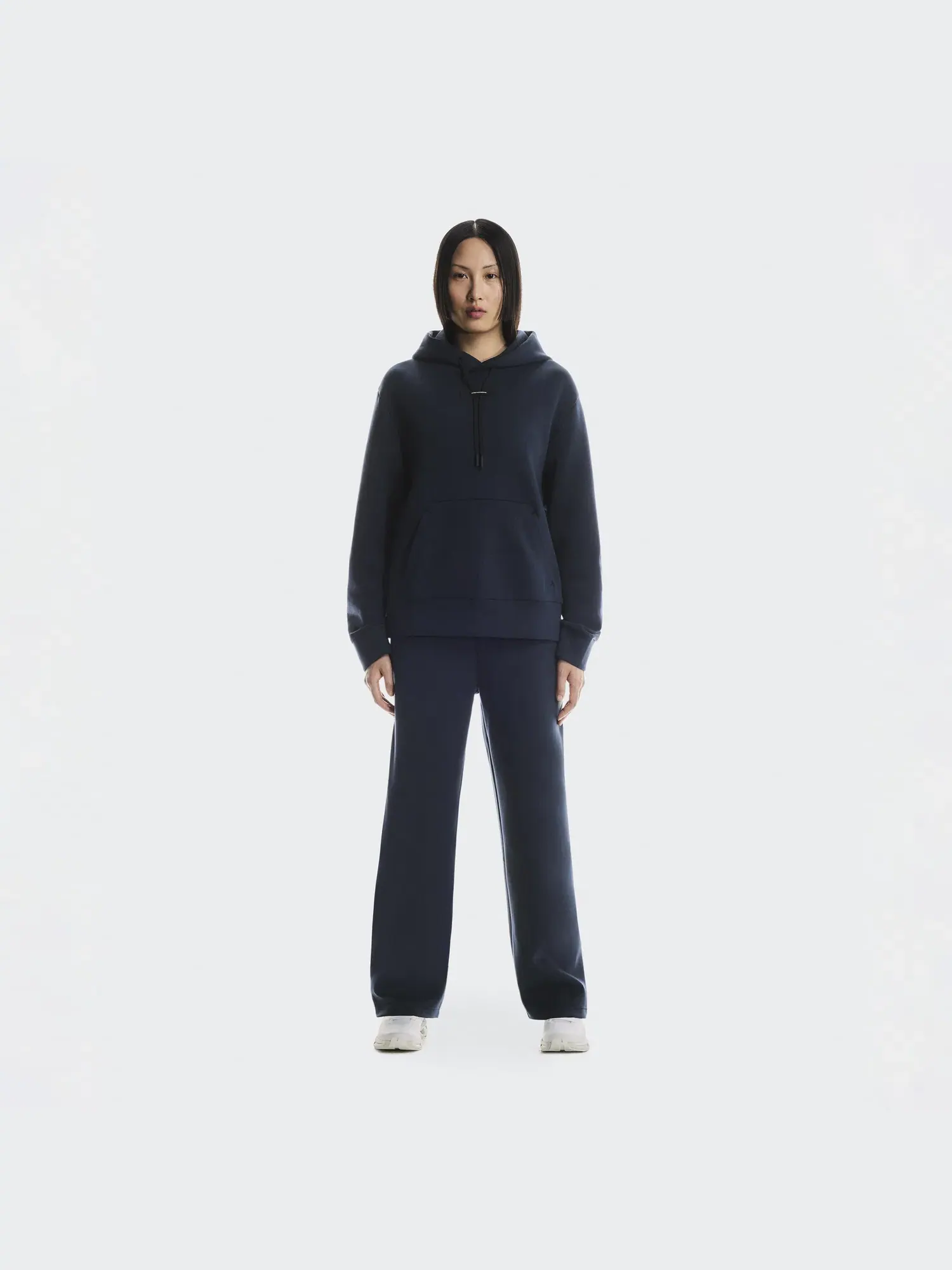 Женские спортивные брюки с боковым карманом на молнии Focus Tech Sweatpants On — 7