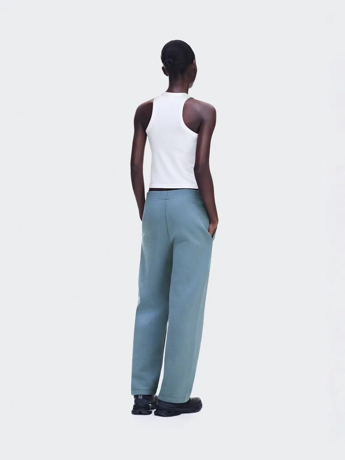 Женские брюки-джоггеры с боковым карманом на молнии Focus Tech Sweatpants On — 4