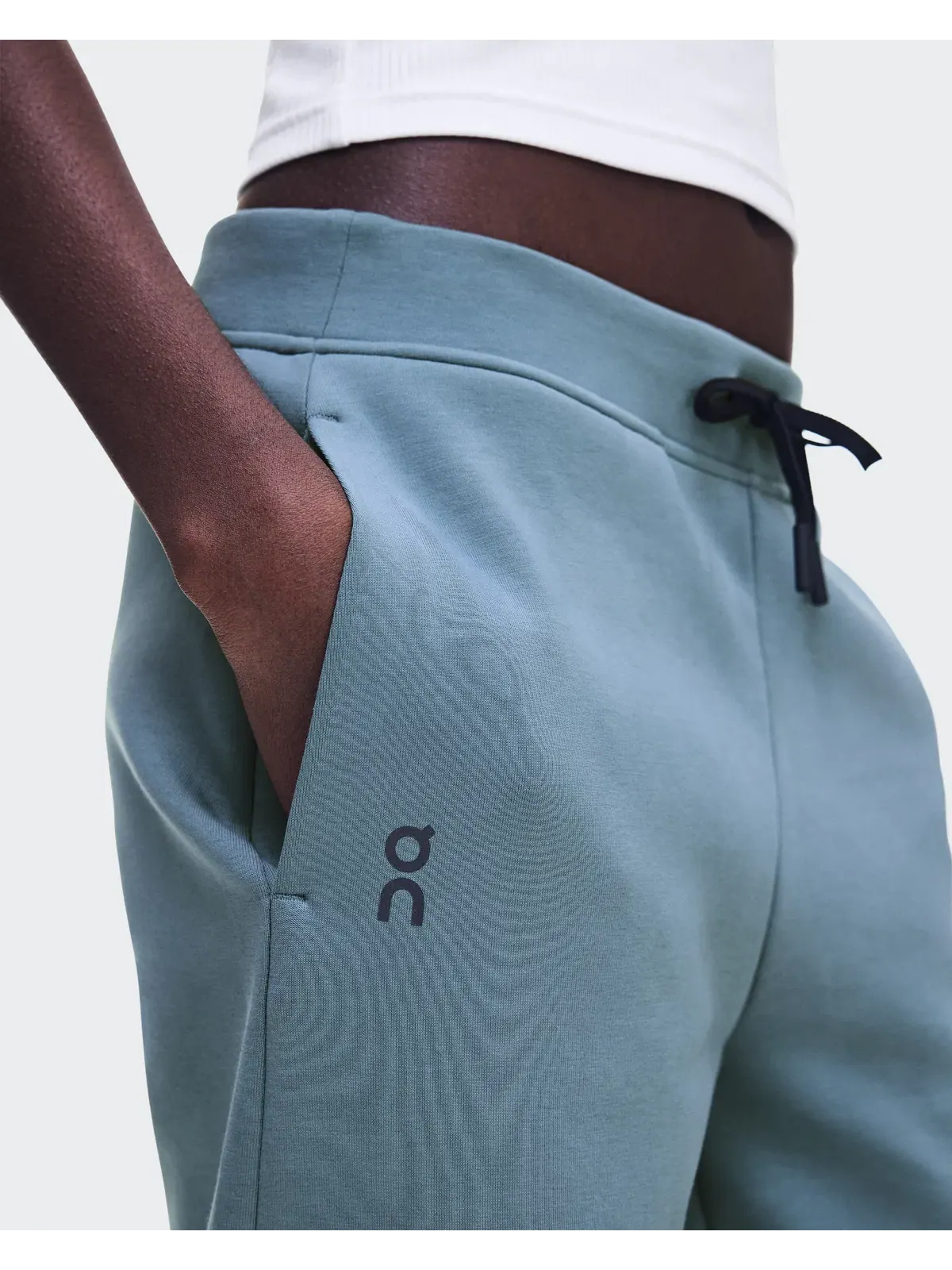 Женские брюки-джоггеры с боковым карманом на молнии Focus Tech Sweatpants On — 6