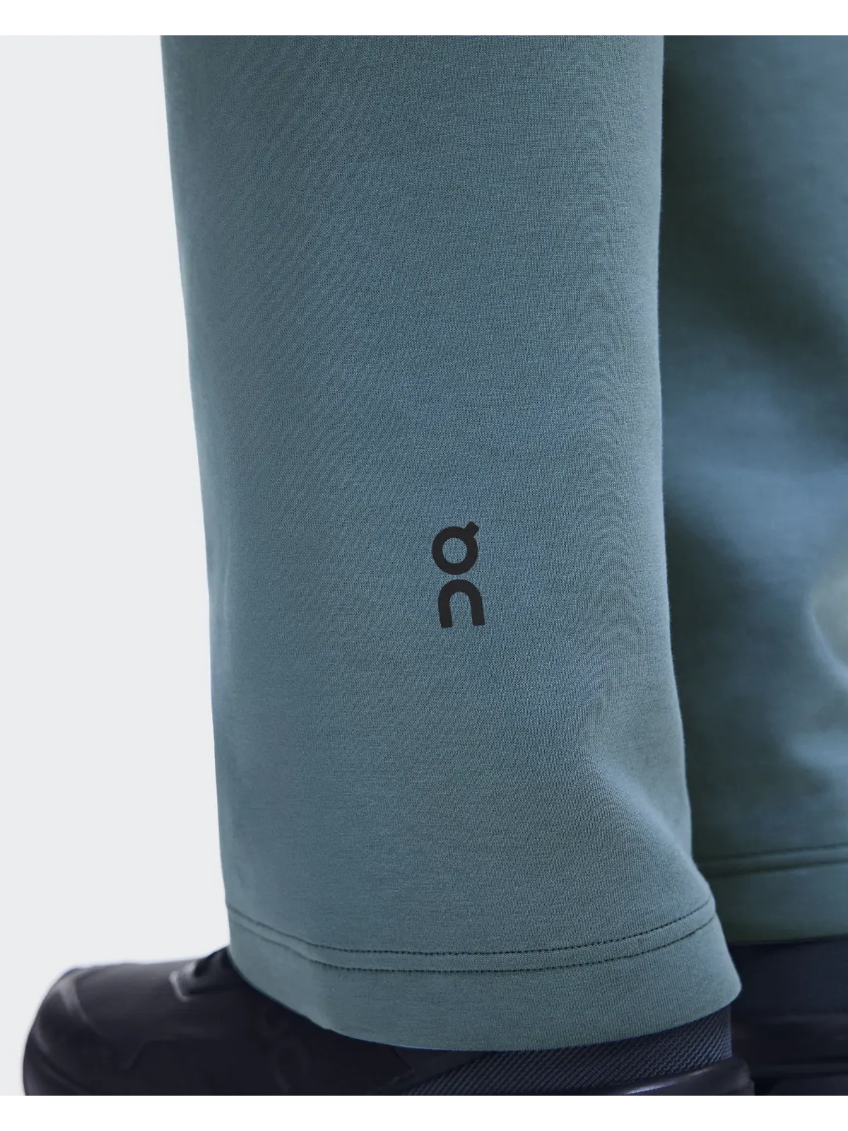 Женские брюки-джоггеры с боковым карманом на молнии Focus Tech Sweatpants On — 7