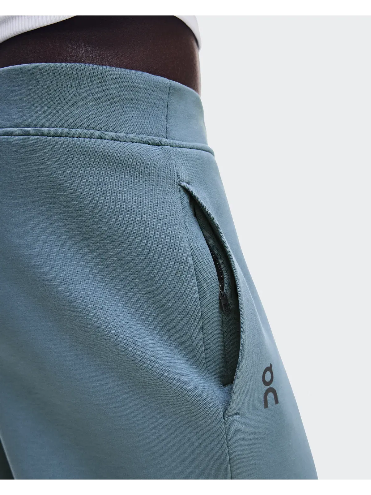 Женские брюки-джоггеры с боковым карманом на молнии Focus Tech Sweatpants On — 8
