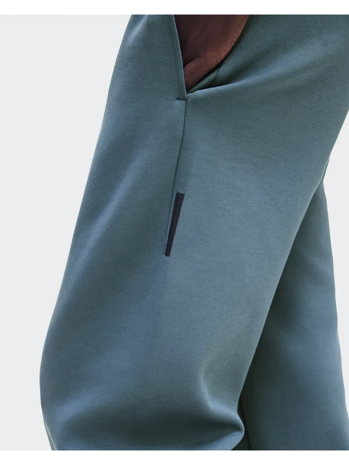 Женские брюки-джоггеры с боковым карманом на молнии Focus Tech Sweatpants On — 9
