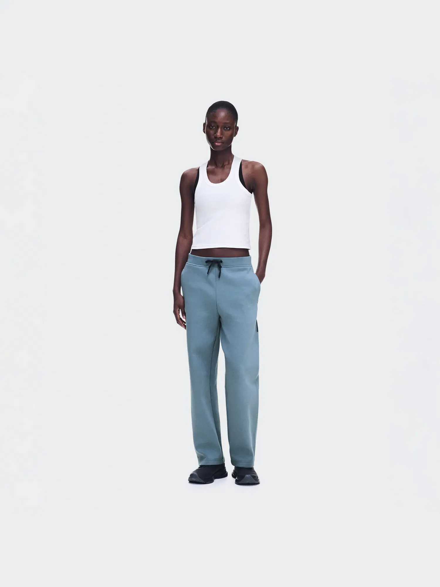 Женские брюки-джоггеры с боковым карманом на молнии Focus Tech Sweatpants On — 10
