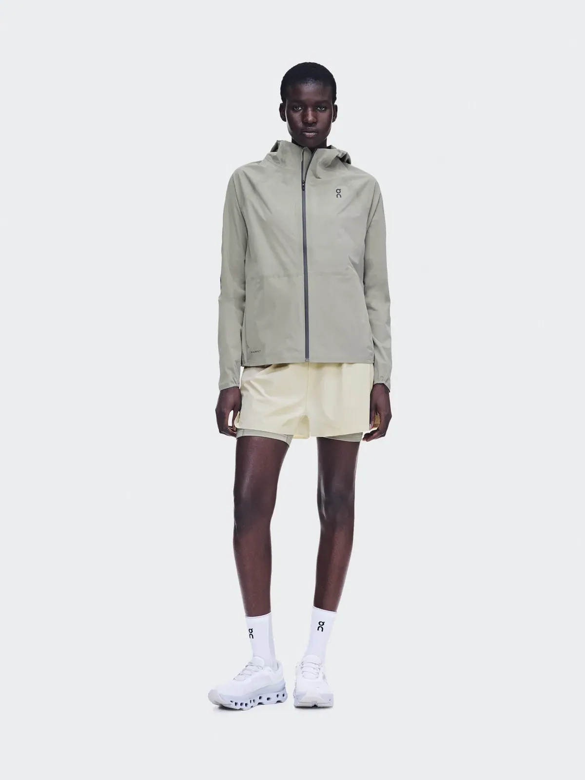 Женская куртка беговая водостойкая с капюшоном Performance Jacket Waterproof On, Brume — 2