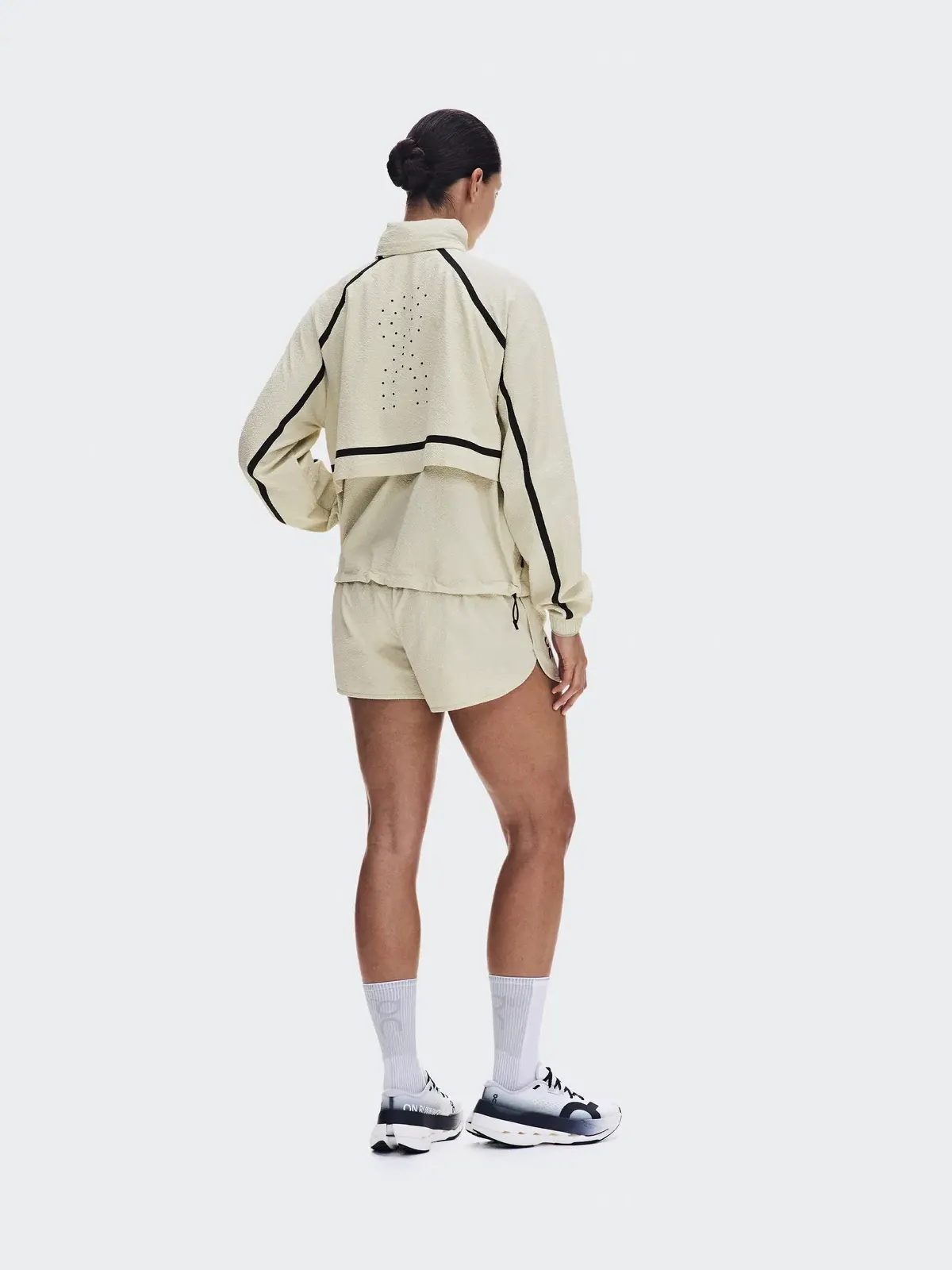 Женская беговая куртка демисезонная с ветрозащитой Performance Volt Jacket On, Hare — 4
