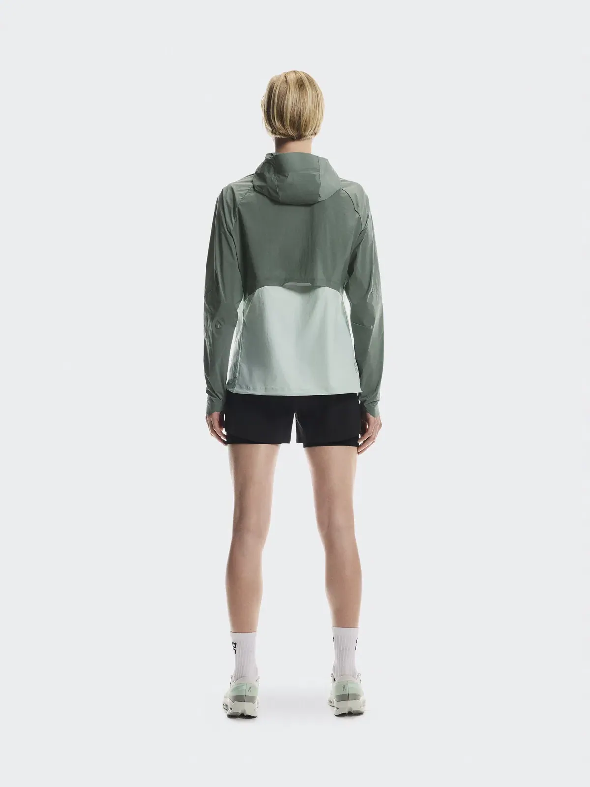 Женская беговая куртка водоотталкивающая с капюшоном Core Jacket On — 3