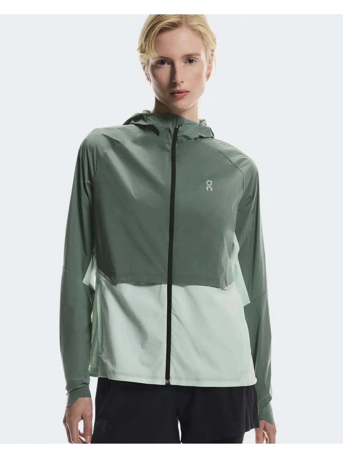 Женская беговая куртка водоотталкивающая с капюшоном Core Jacket On — 4