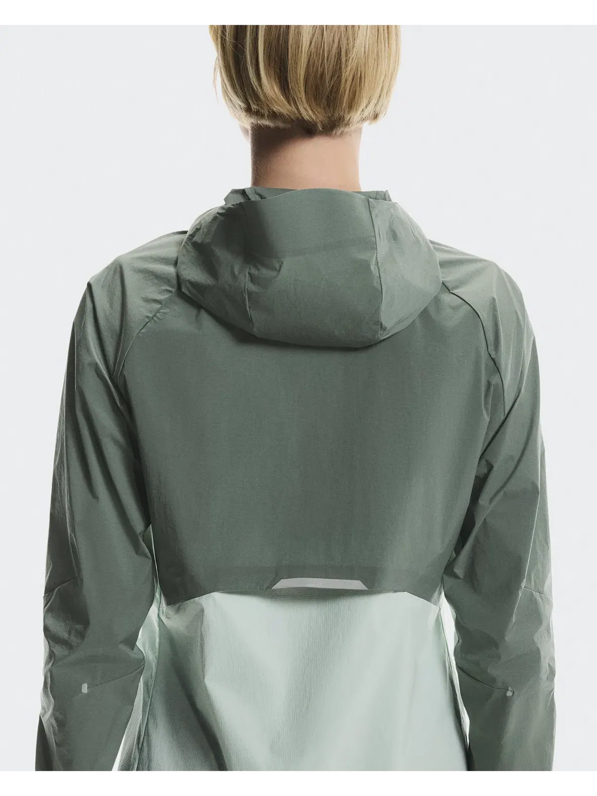 Женская беговая куртка водоотталкивающая с капюшоном Core Jacket On — 6