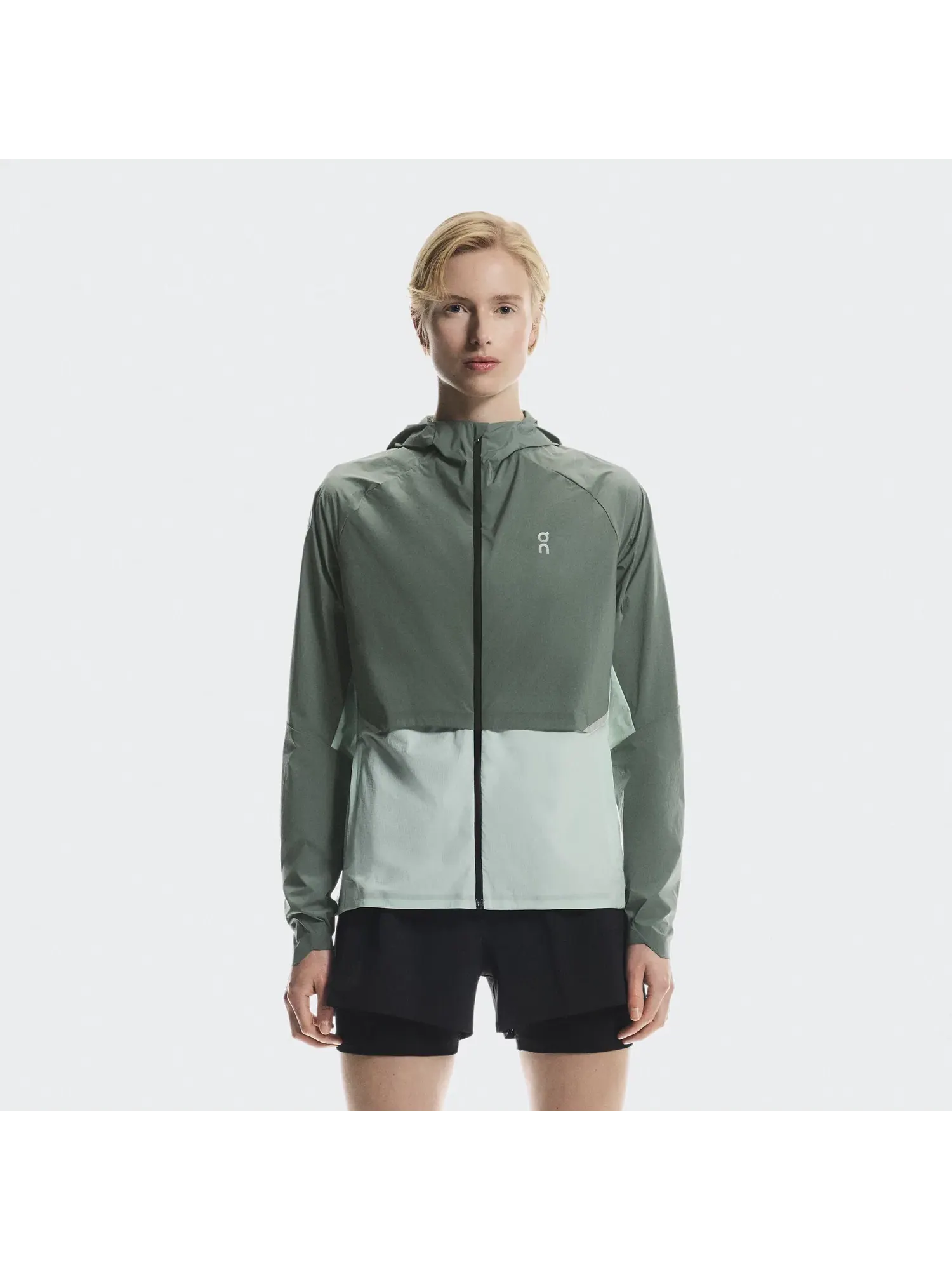 Женская беговая куртка водоотталкивающая с капюшоном Core Jacket On — 9