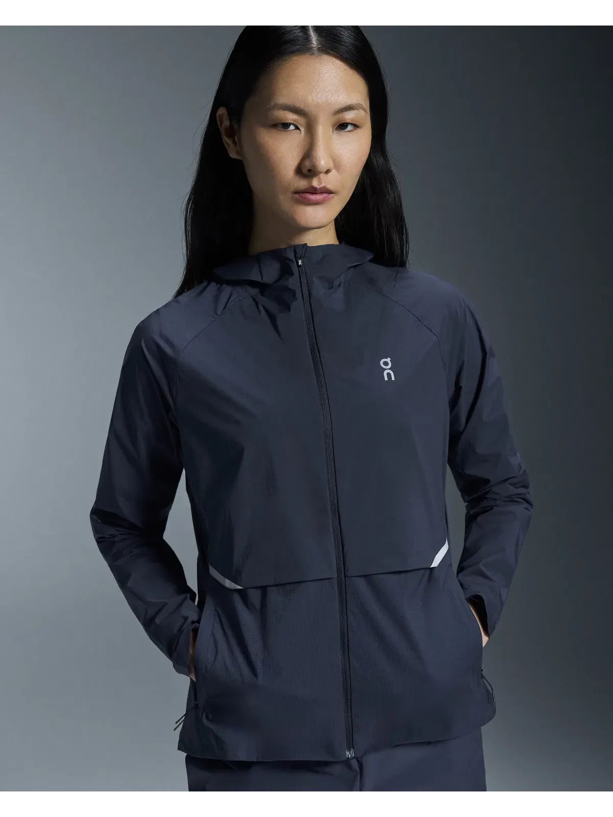Женская беговая куртка водоотталкивающая с регулируемым капюшоном Core Jacket On — 4