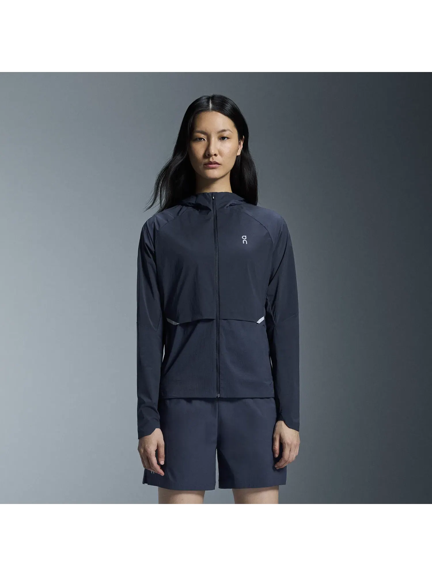 Женская беговая куртка водоотталкивающая с регулируемым капюшоном Core Jacket On — 10