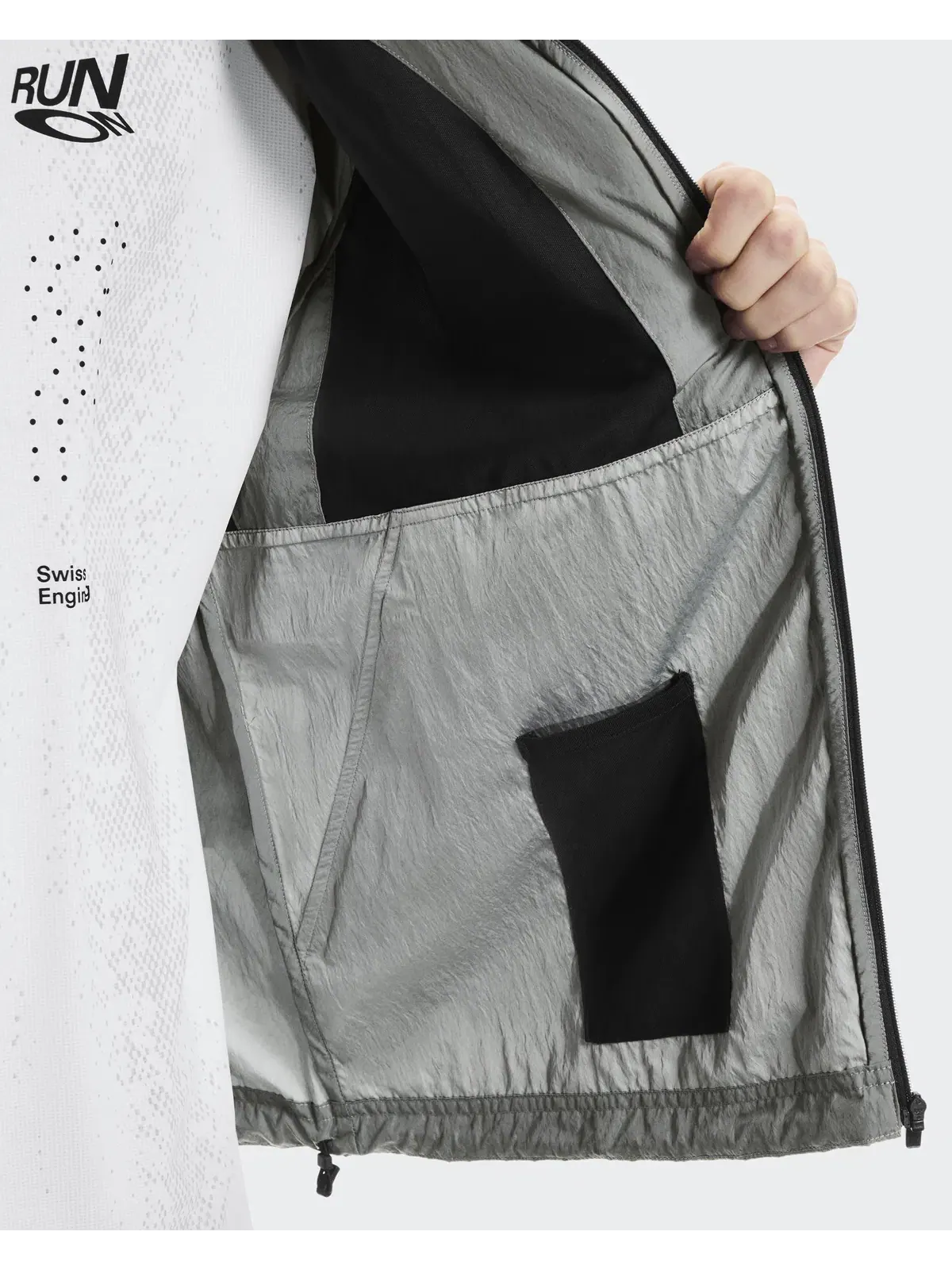 Мужская беговая куртка ветрозащитная с капюшоном Performance Volt Jacket On — 11