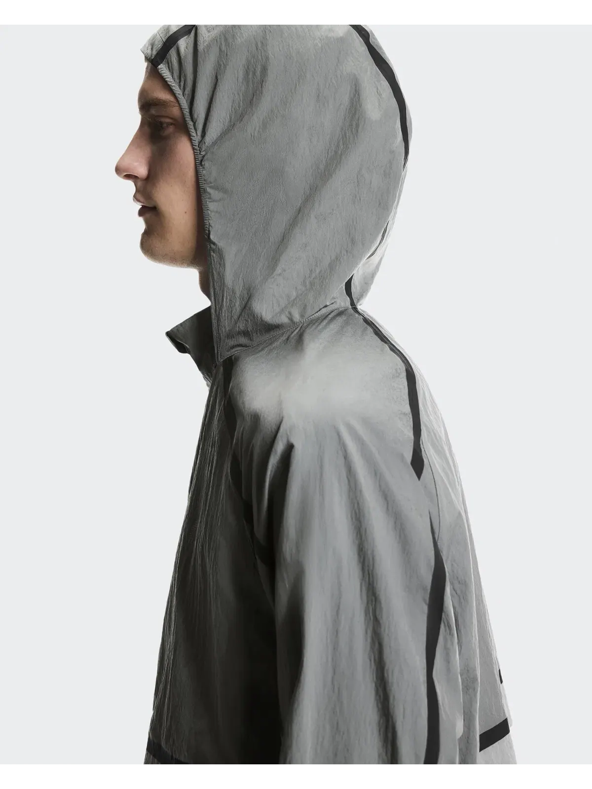 Мужская беговая куртка ветрозащитная с капюшоном Performance Volt Jacket On — 6