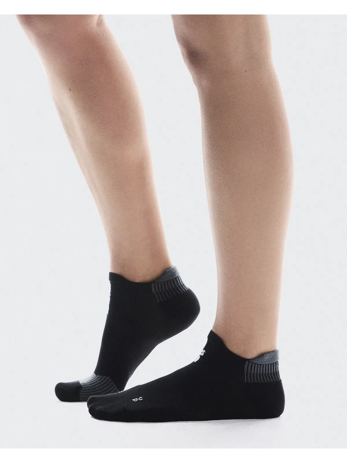 Низкие беговые носки с амортизацией Performance Run Sock Low On — 3