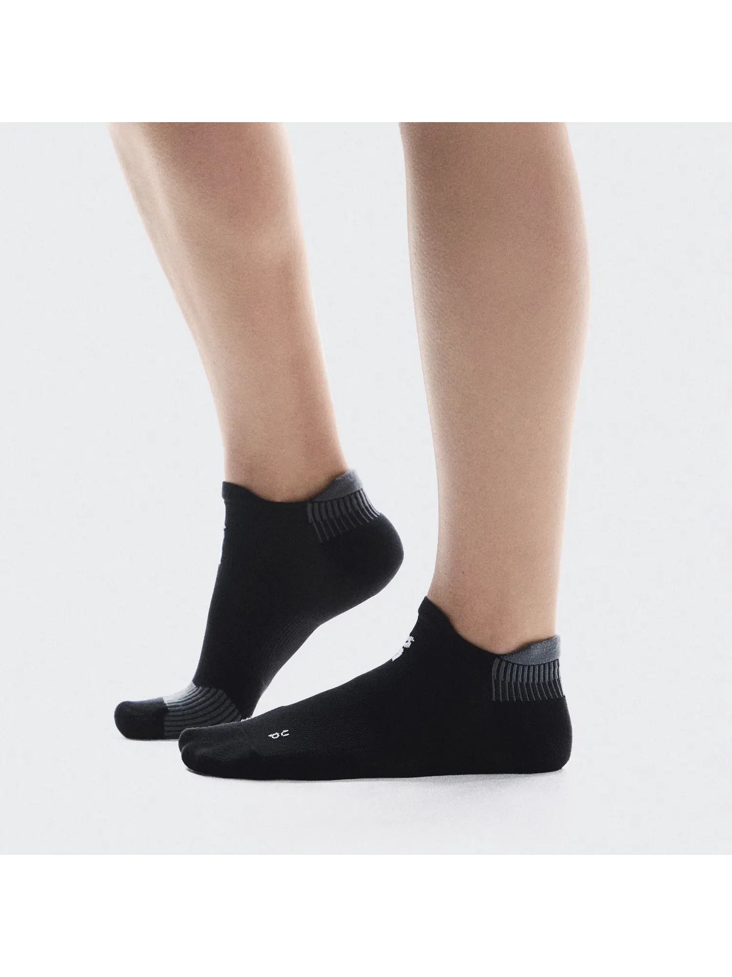 Низкие беговые носки с амортизацией Performance Run Sock Low On — 5