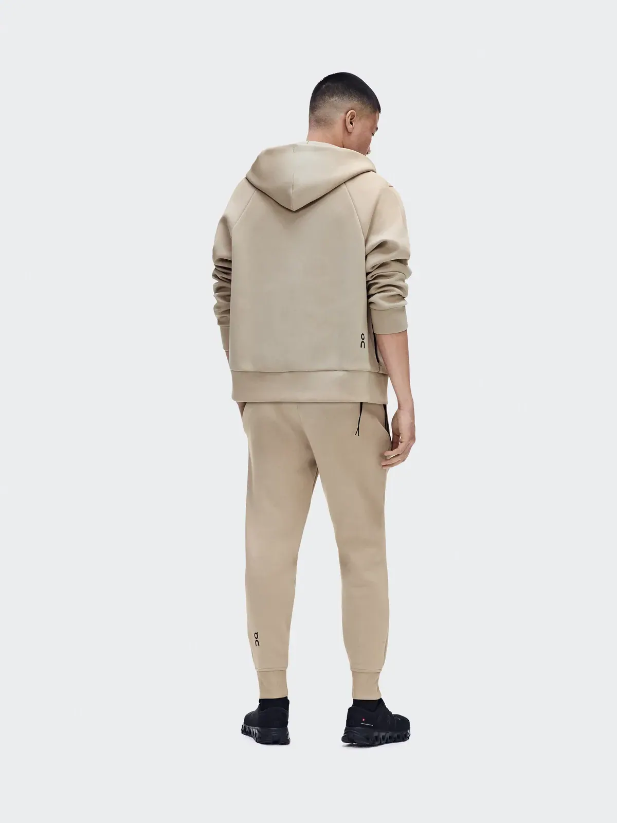 Мужское худи на молнии с карманами Focus Tech Zip Hoodie On — 4