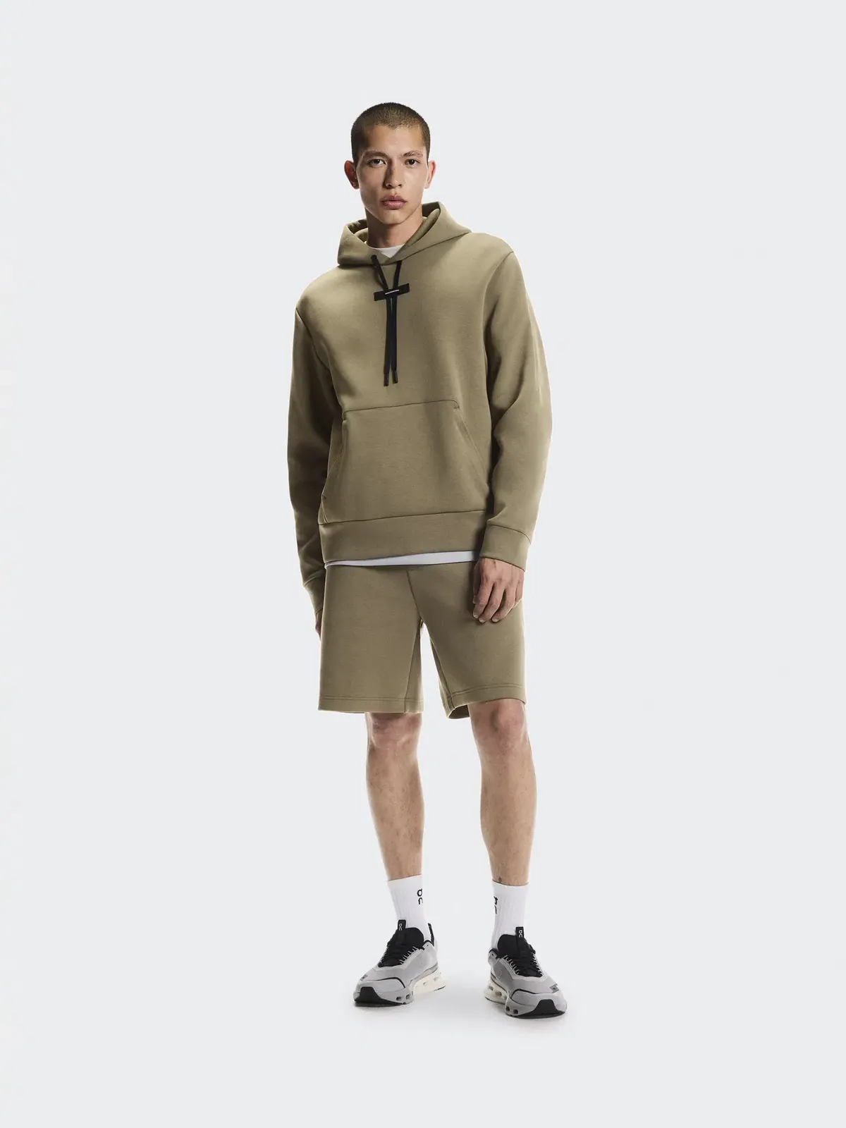 Мужское худи с карманом-кенгуру Focus Tech Hoodie On — 2