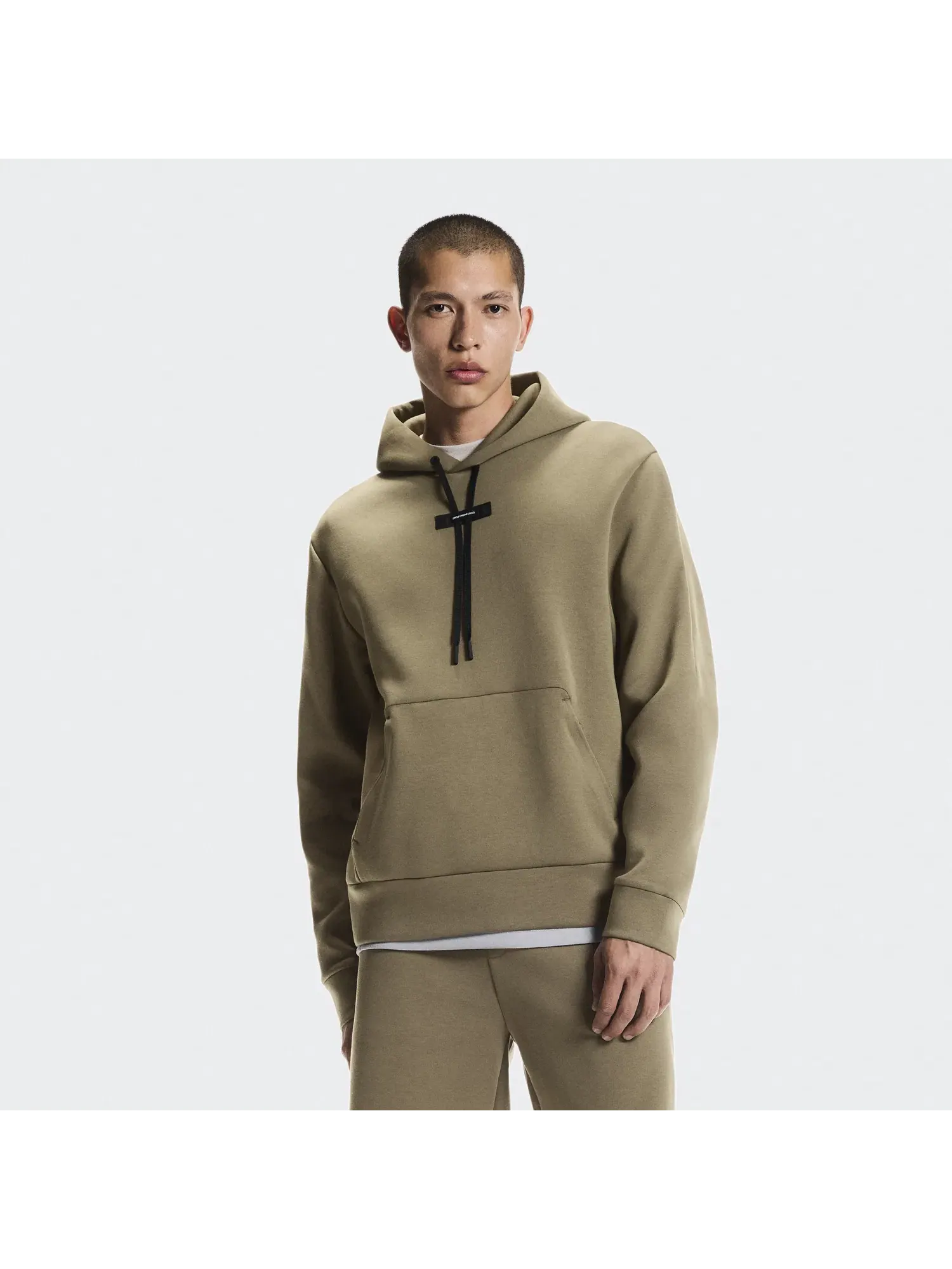 Мужское худи с карманом-кенгуру Focus Tech Hoodie On — 9