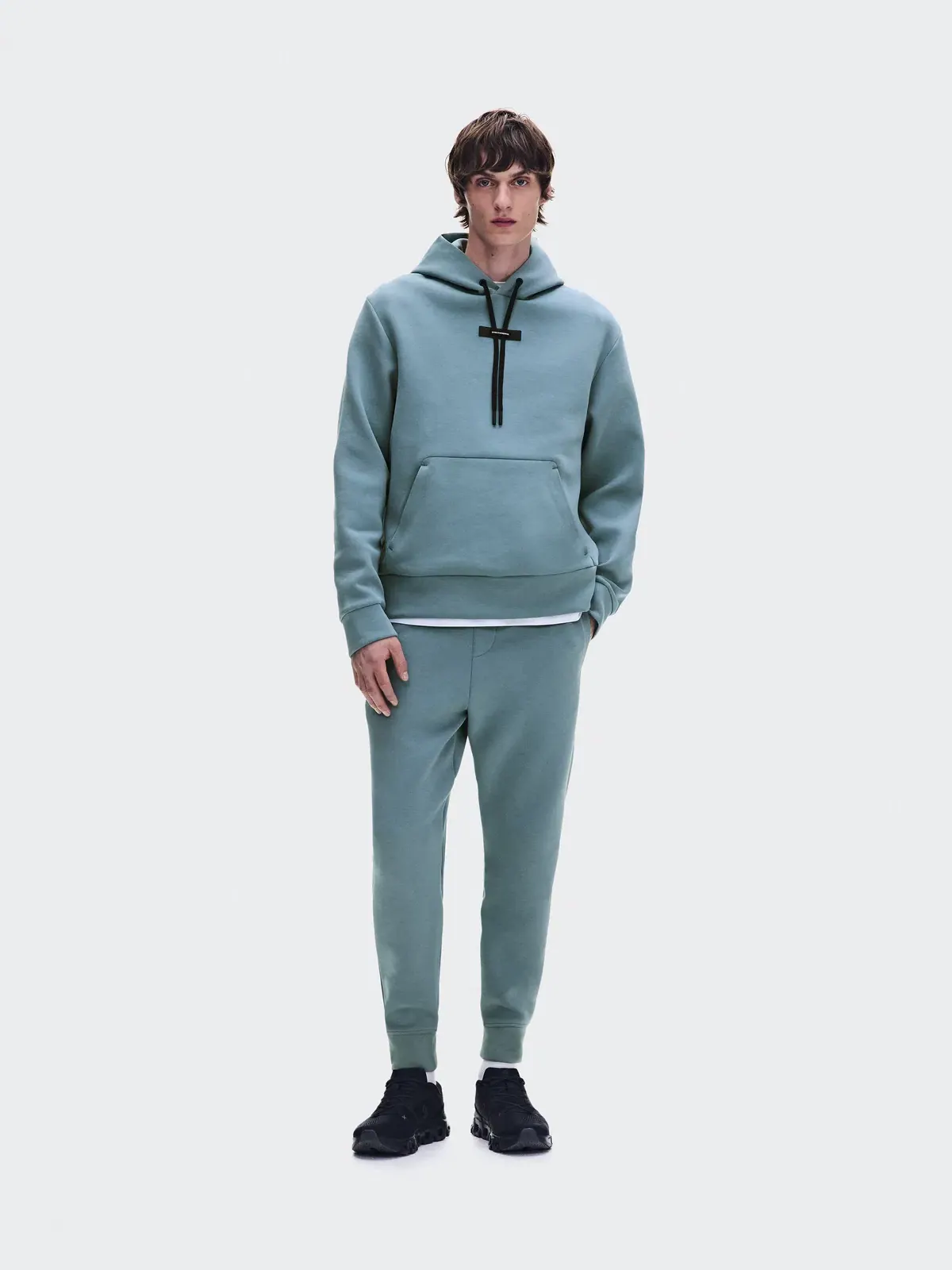 Мужское худи с карманом-кенгуру Focus Tech Hoodie On — 2