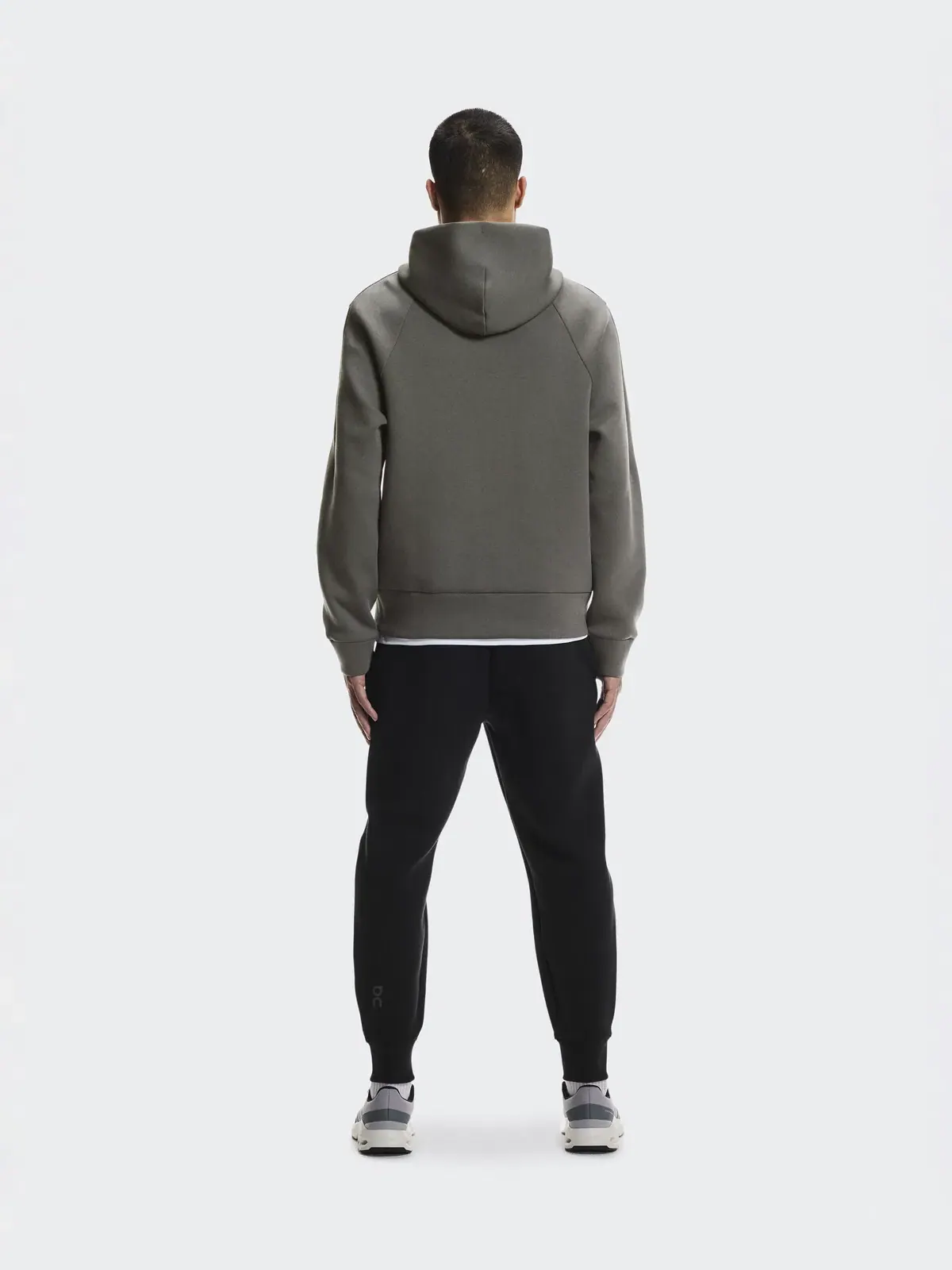 Мужское худи с карманом-кенгуру Focus Tech Hoodie On — 3