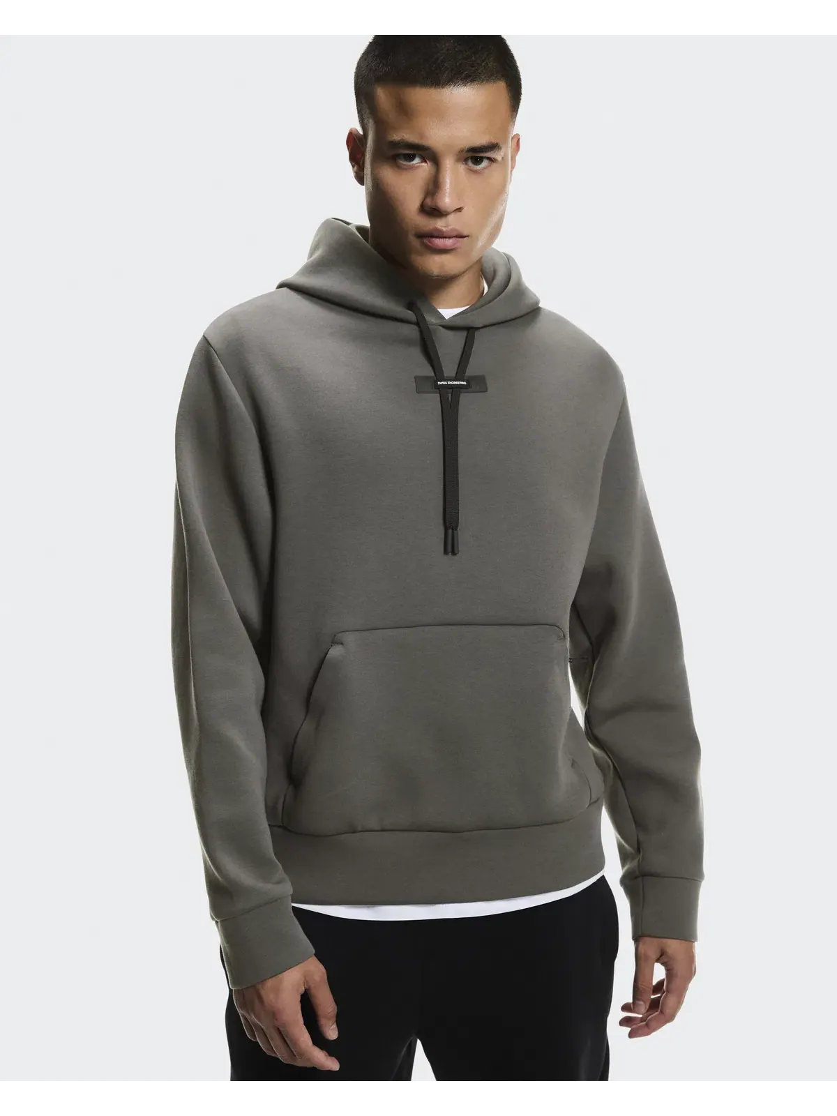 Мужское худи с карманом-кенгуру Focus Tech Hoodie On — 4