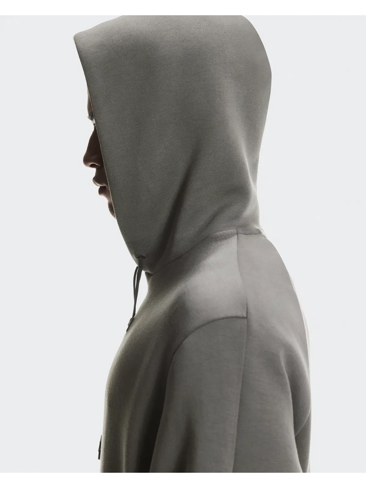 Мужское худи с карманом-кенгуру Focus Tech Hoodie On — 6