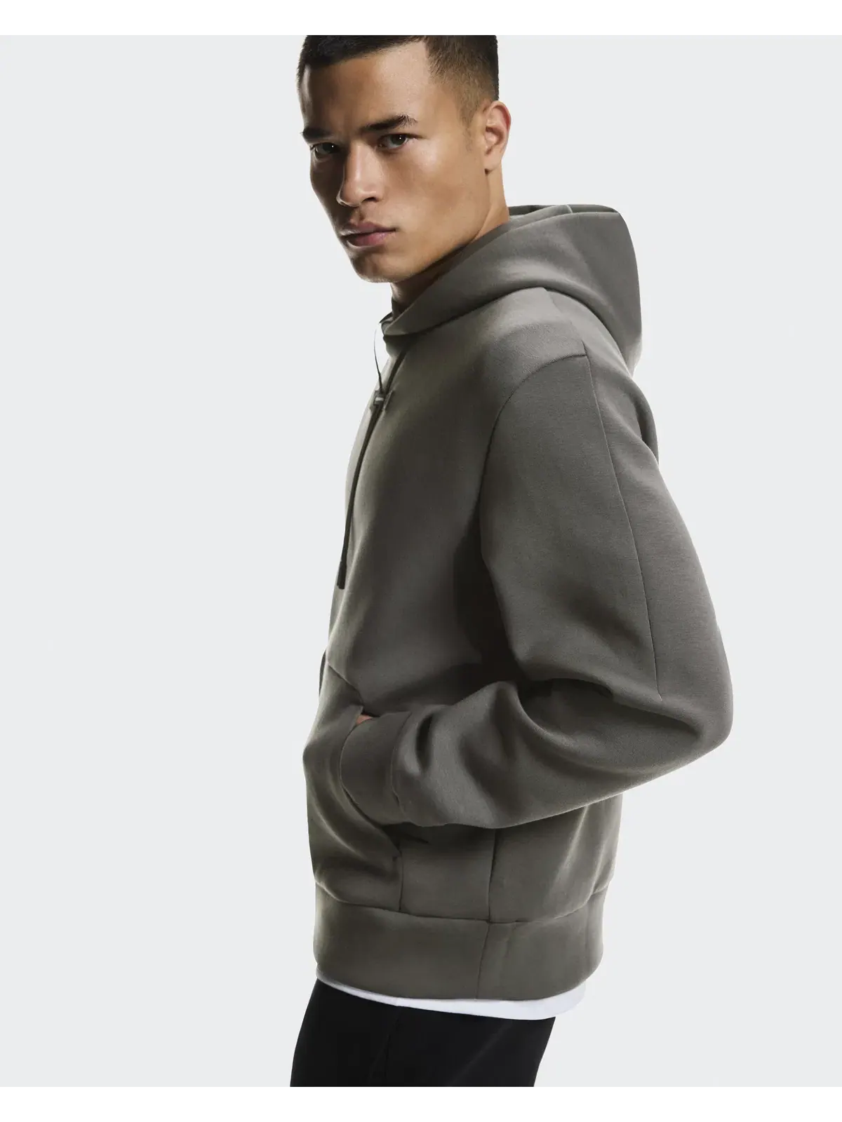 Мужское худи с карманом-кенгуру Focus Tech Hoodie On — 7