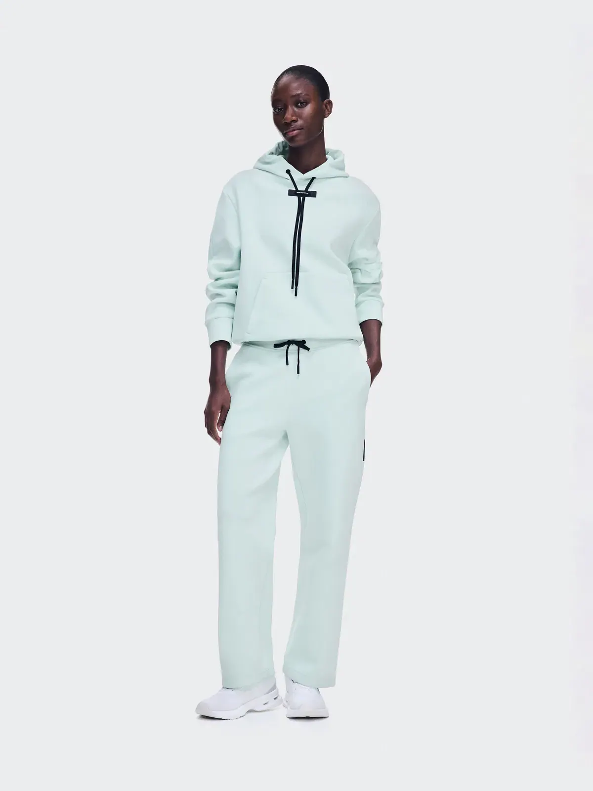 Женское худи с карманом-кенгуру Focus Tech Hoodie On, Flurry — 2