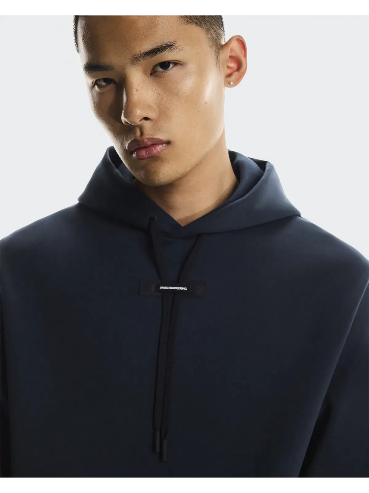 Мужское худи с карманом-кенгуру Focus Tech Hoodie On — 5