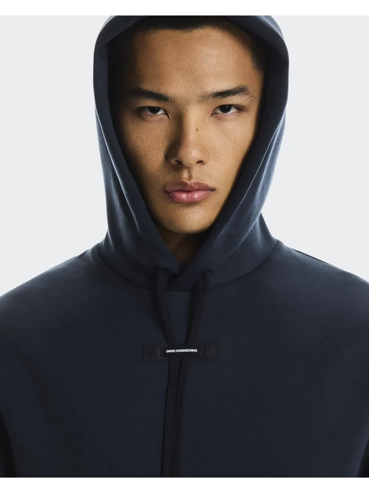 Мужское худи с карманом-кенгуру Focus Tech Hoodie On — 6
