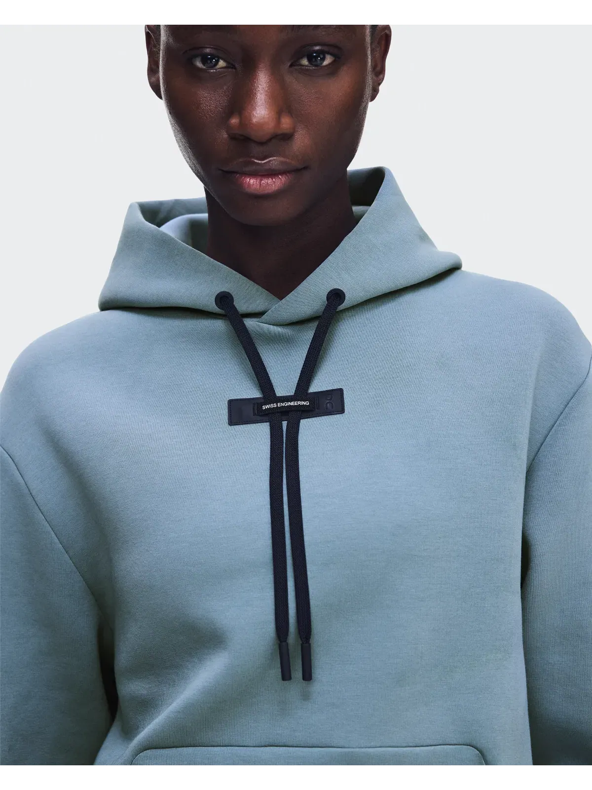 Женское худи с карманом-кенгуру Focus Tech Hoodie On — 5