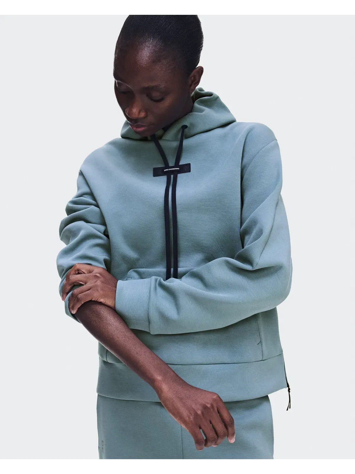 Женское худи с карманом-кенгуру Focus Tech Hoodie On — 6
