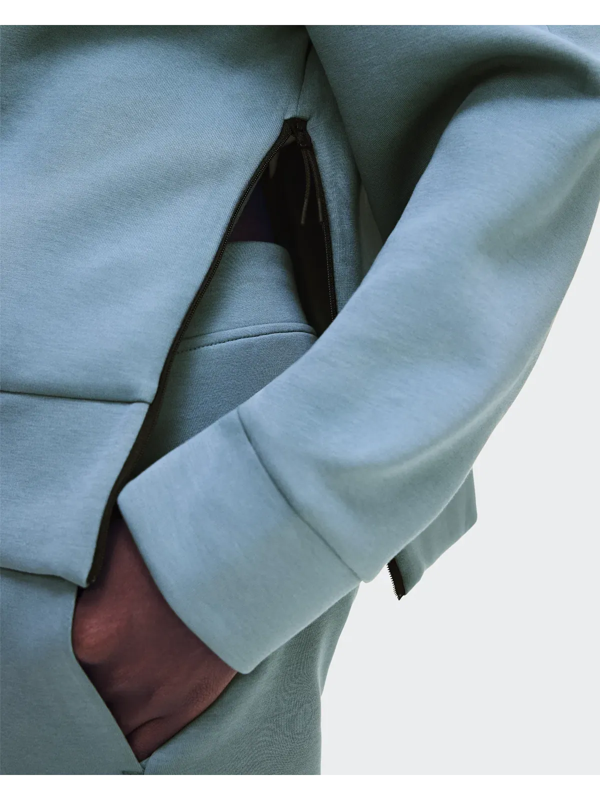 Женское худи с карманом-кенгуру Focus Tech Hoodie On — 7