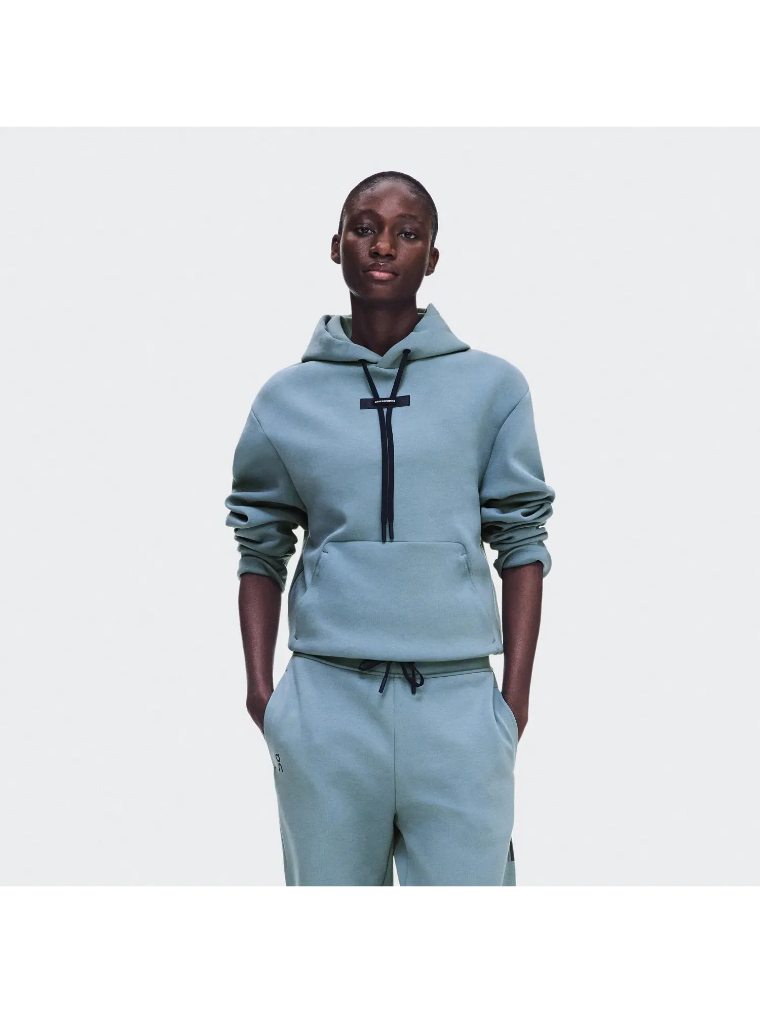 Женское худи с карманом-кенгуру Focus Tech Hoodie On — 9