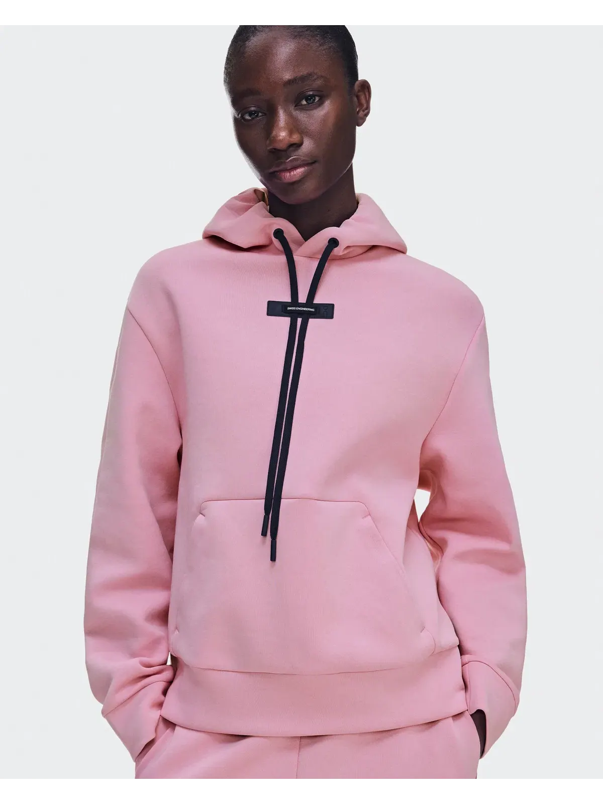 Женское худи с карманом-кенгуру Focus Tech Hoodie On — 3