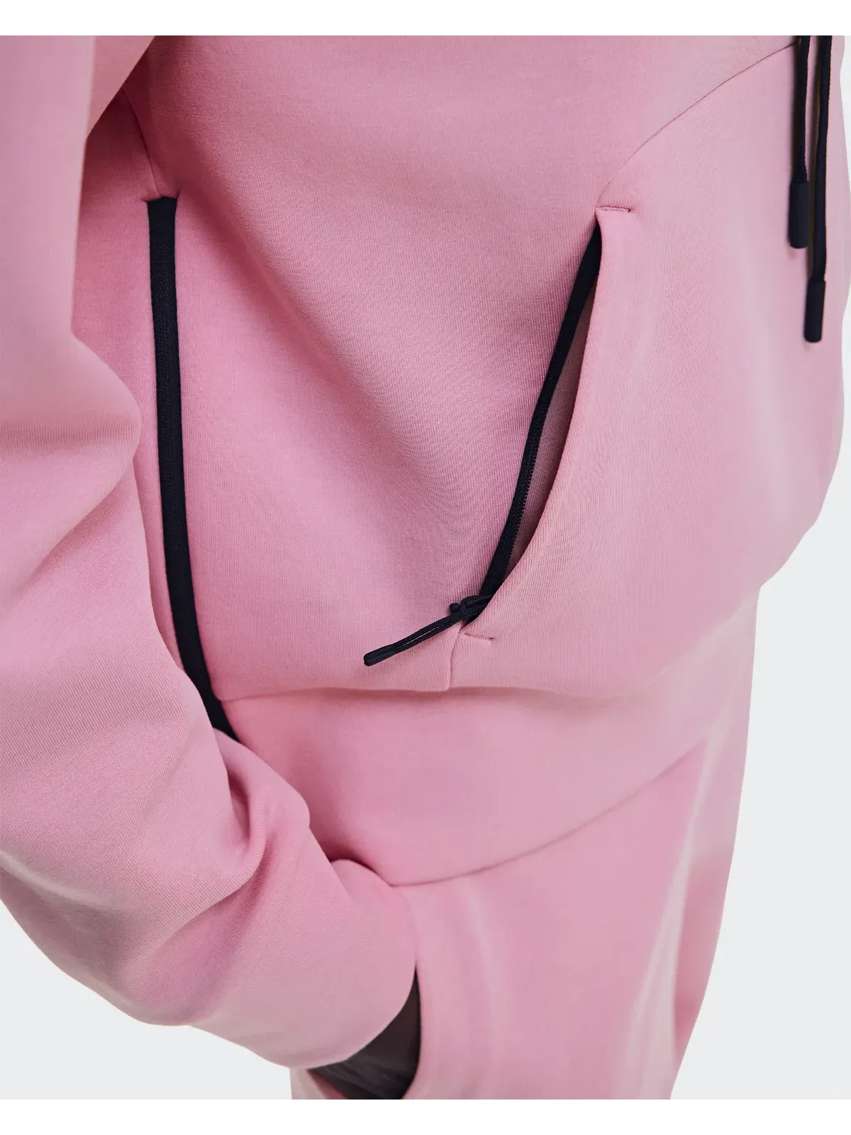 Женское худи с карманом-кенгуру Focus Tech Hoodie On — 8