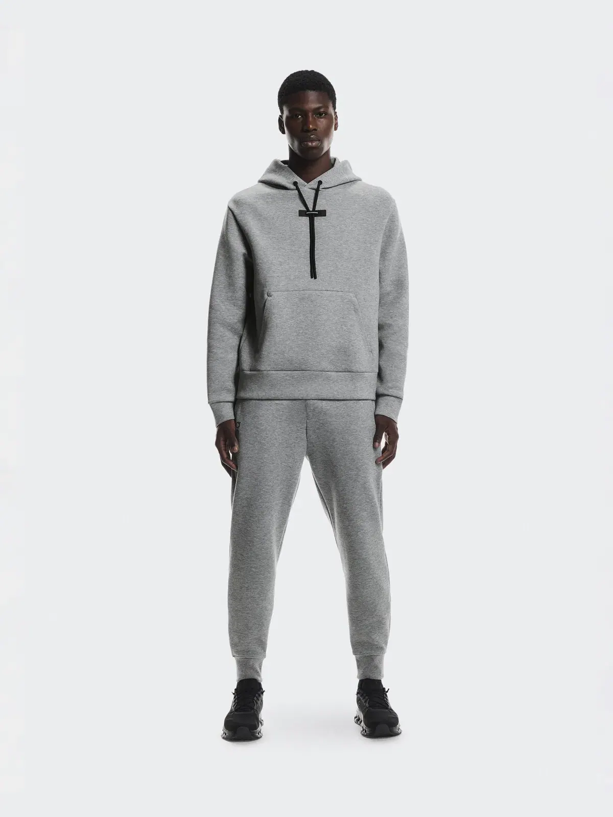 Мужское худи с карманом-кенгуру Focus Tech Hoodie On — 2