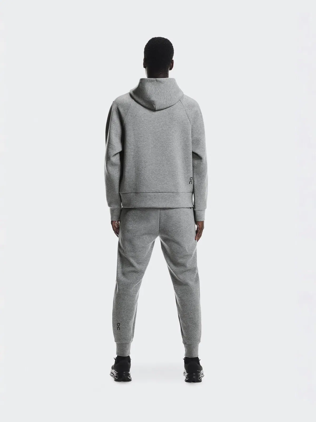 Мужское худи с карманом-кенгуру Focus Tech Hoodie On — 3