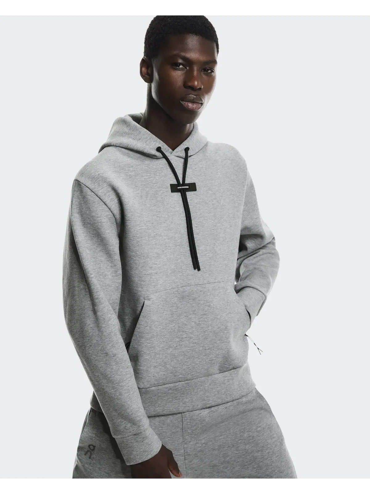 Мужское худи с карманом-кенгуру Focus Tech Hoodie On — 4
