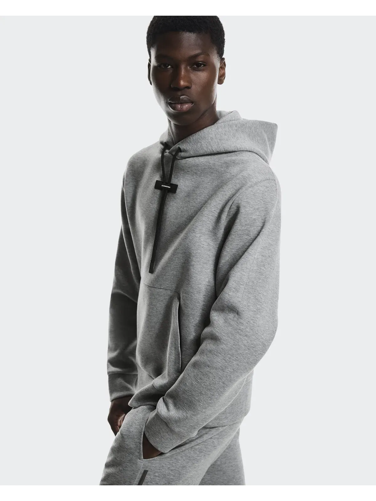 Мужское худи с карманом-кенгуру Focus Tech Hoodie On — 6