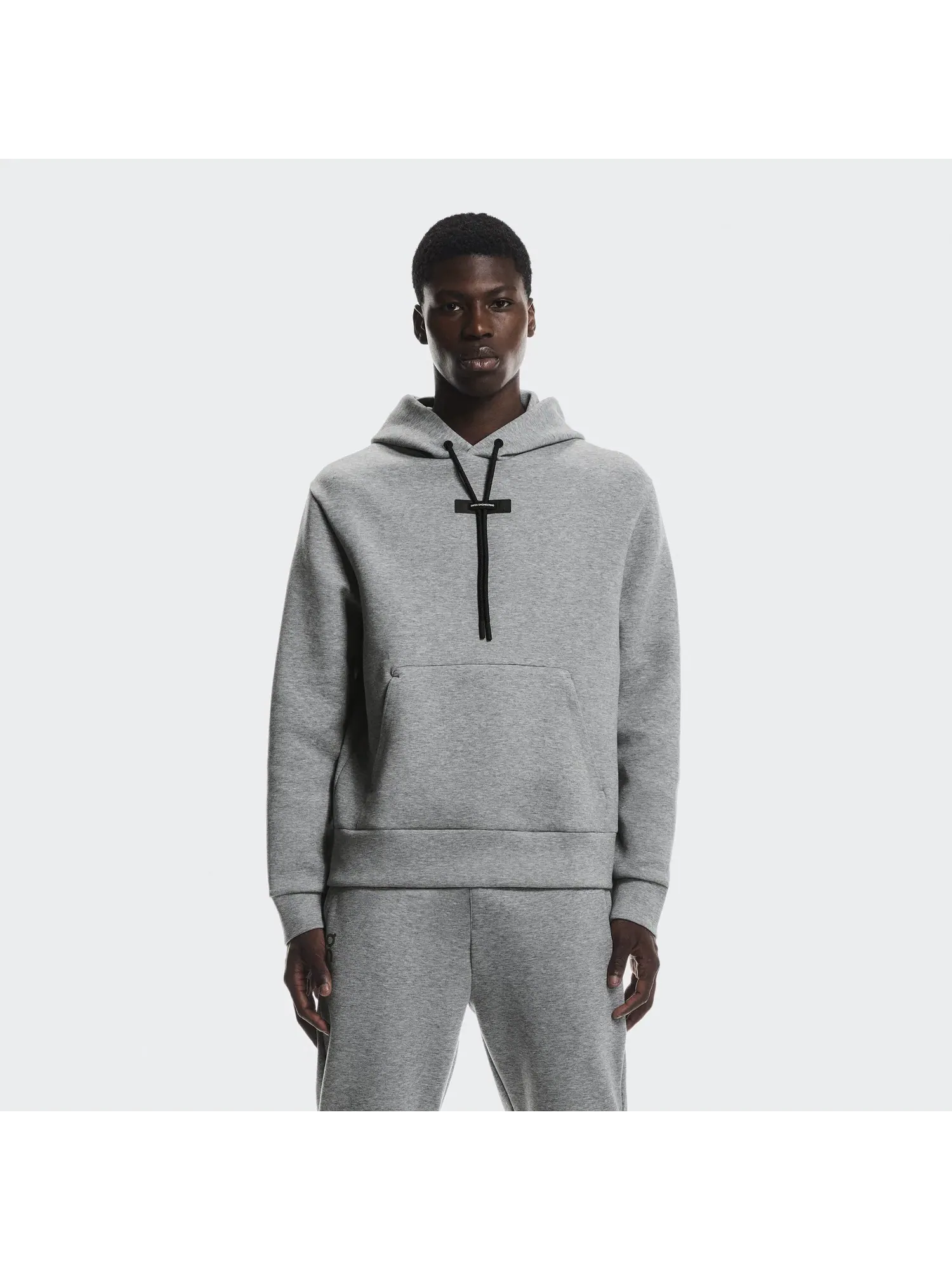 Мужское худи с карманом-кенгуру Focus Tech Hoodie On — 8