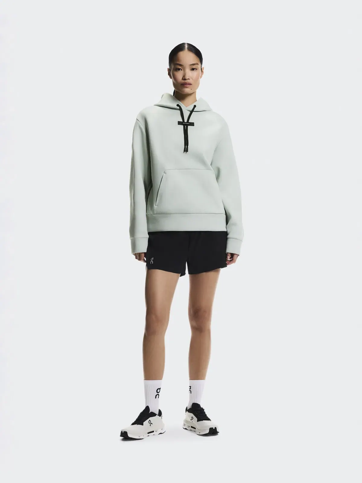 Женское худи с карманом-кенгуру Focus Tech Hoodie On — 2