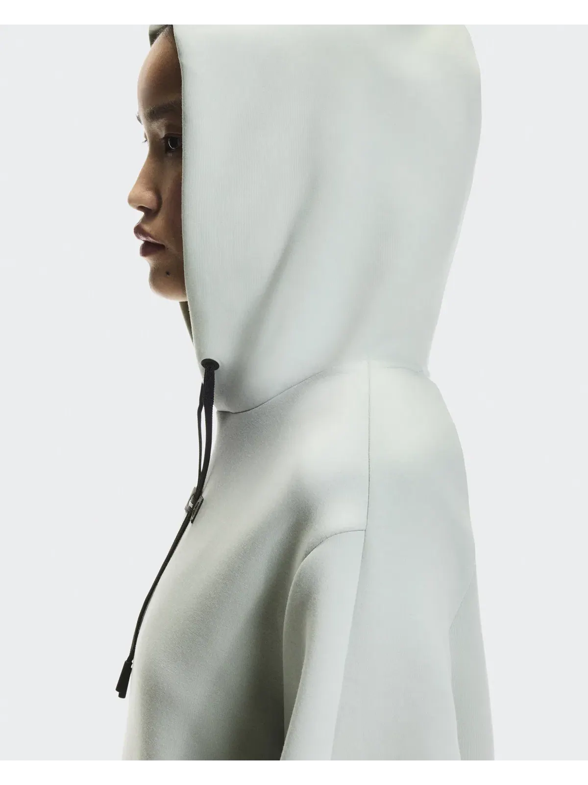 Женское худи с карманом-кенгуру Focus Tech Hoodie On — 5