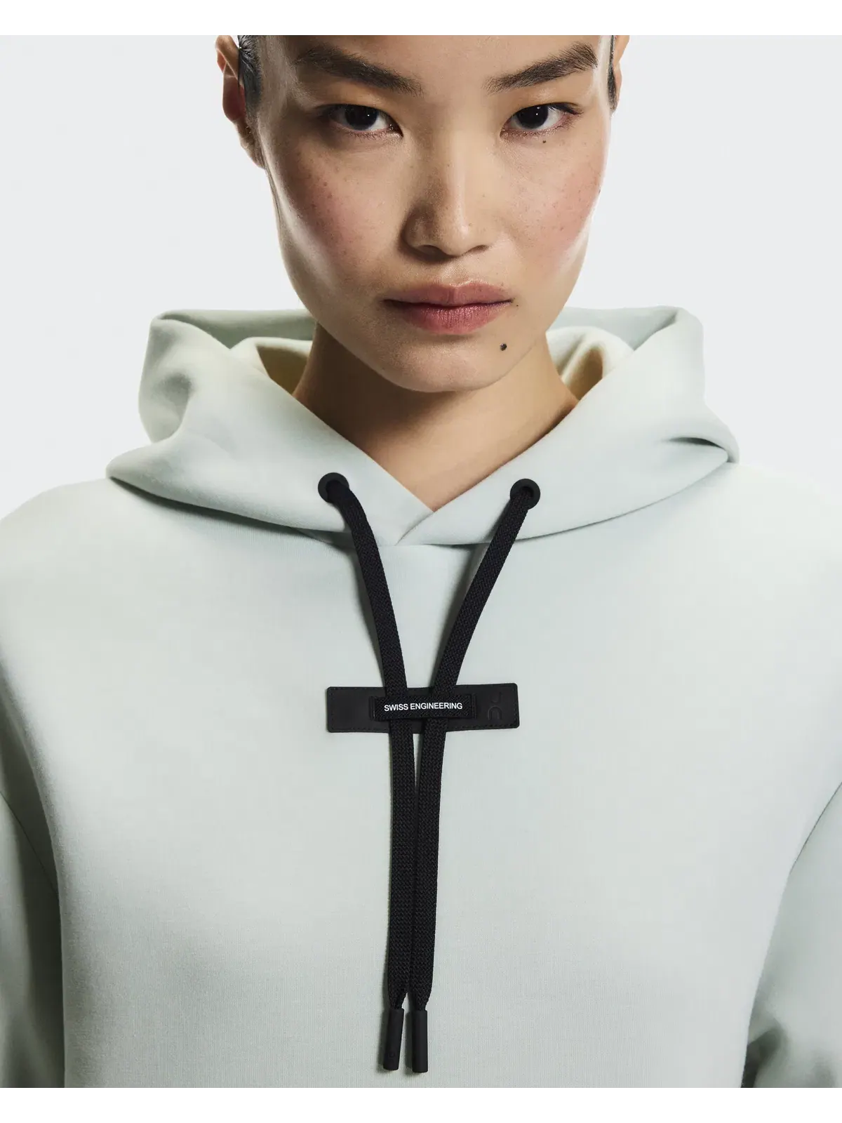 Женское худи с карманом-кенгуру Focus Tech Hoodie On — 6