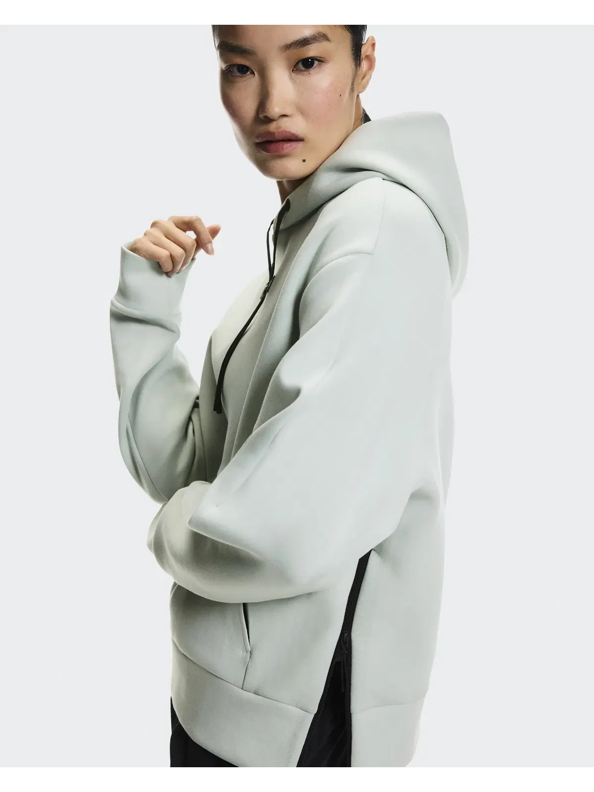 Женское худи с карманом-кенгуру Focus Tech Hoodie On — 8